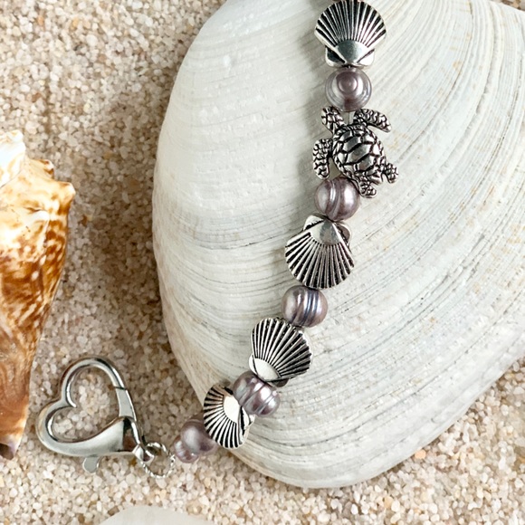 Sea Shell & Sea Turtle Heart Clasp Bracelet - Heart of the Sea - Picture 4 of 5